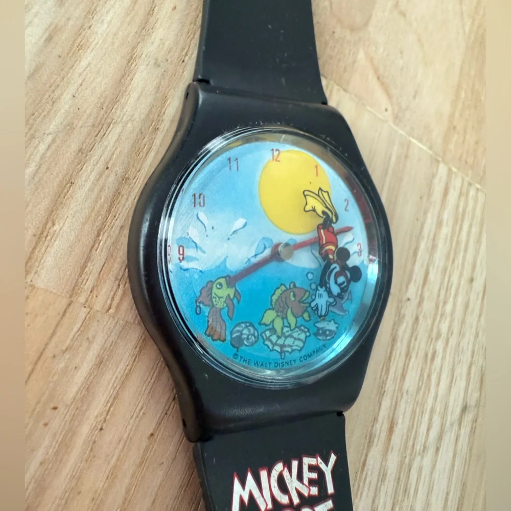 The Disney store Mickey Mouse sport deep sea swimming watch NEW BATTERY